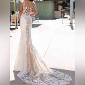Pronovias Barcelona Cream Lace with Intricate Patterns